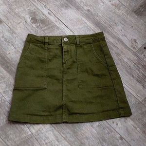 Green kids skirt medium